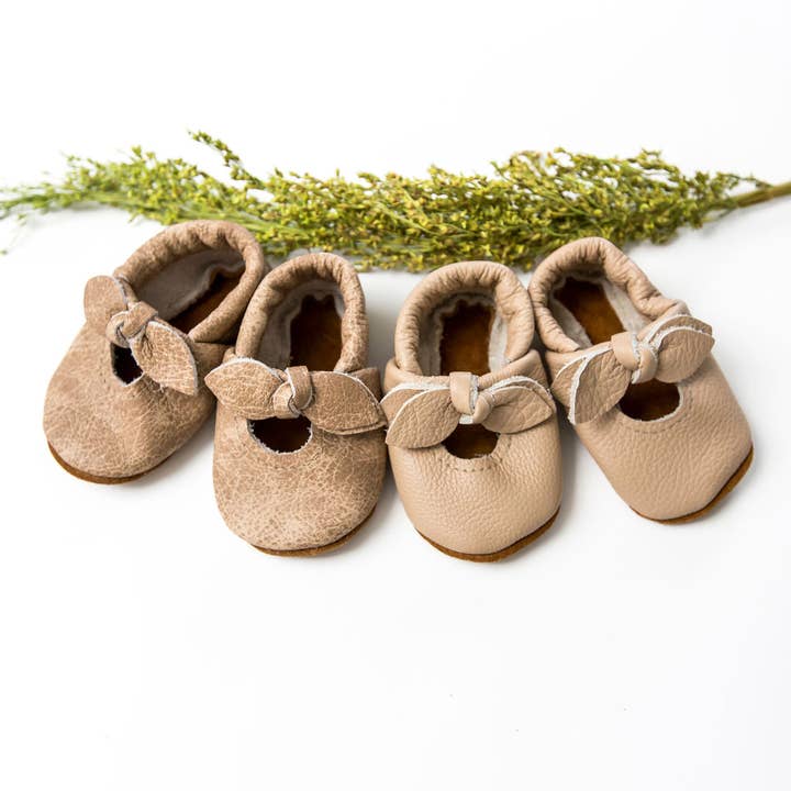 Chaussures Latte & Flax BELLA JANES Bébé et Tout-petit pour la vente par Starry Knight Design