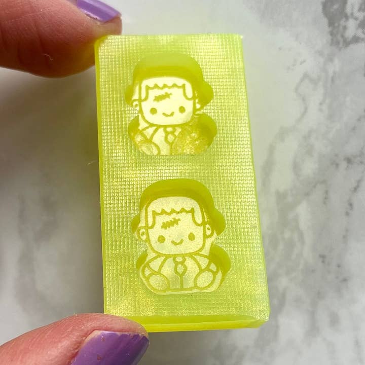 Lindo monstruo de Frankensteins, pendiente de tuerca, molde de silicona para venta al por mayor de EllaRaeMouldsVinyls