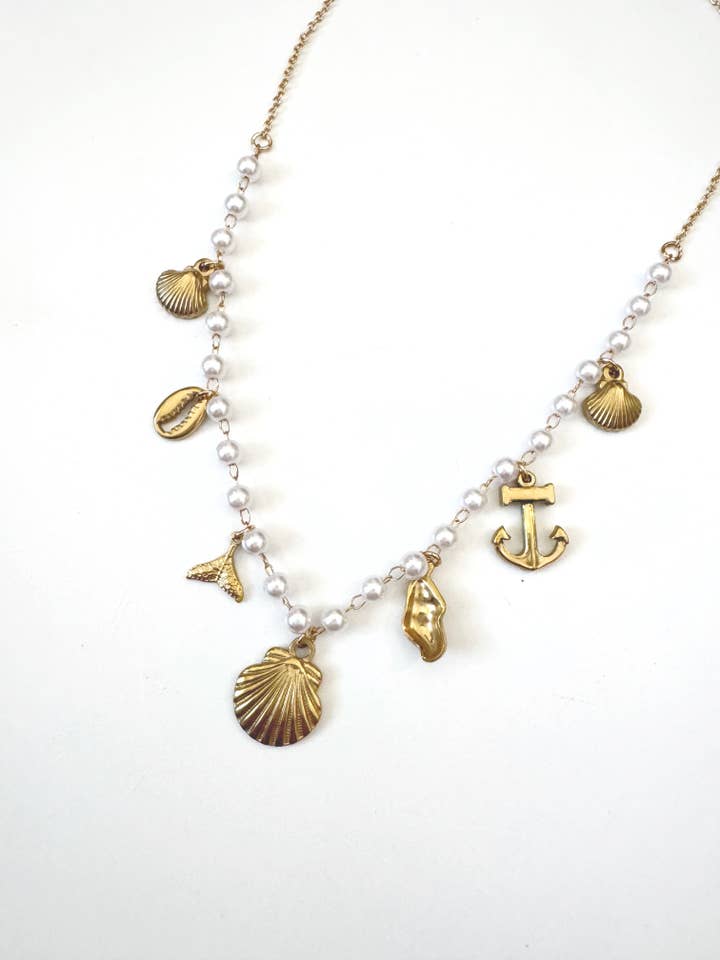 Collier Charm Perle de Plage pour la vente par Earth + Clay Collective