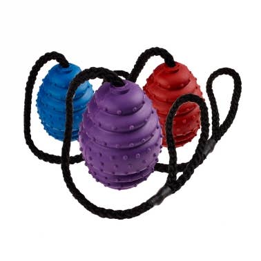 Bola ovalada de goma sobre una cuerda, 75 mm, paquete de 6 para venta al por mayor de Classic Pet Products