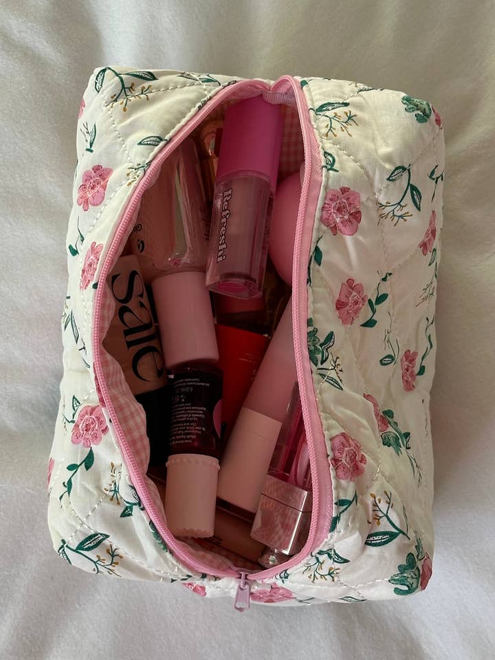 Peony makeup bag for wholesale by Lestrouvaillesdejen