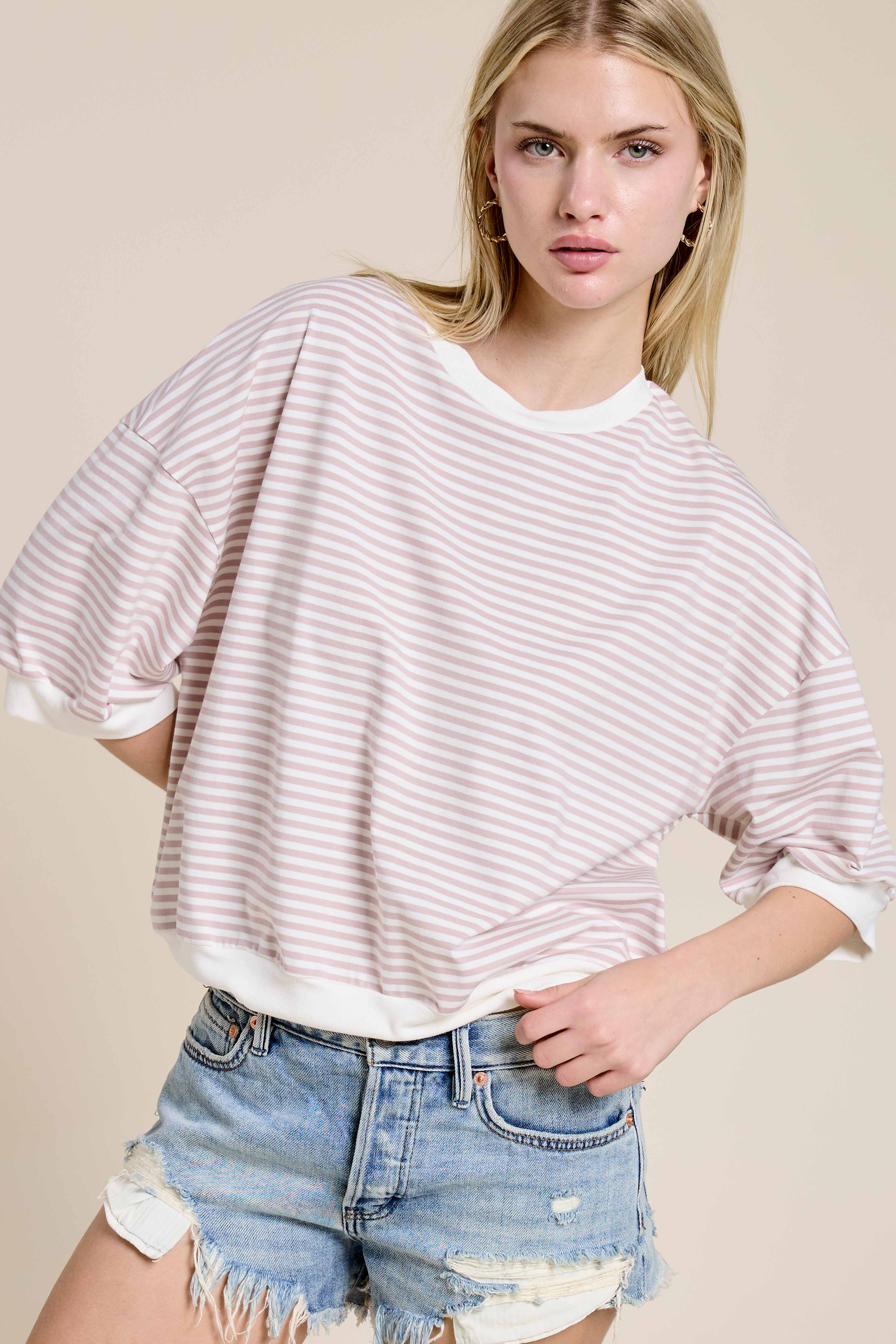 La Miel – Engroshandel Strikket top - Dame – MCT7688-løs pasform Stribet kortærmet top med rund halsudskæring37