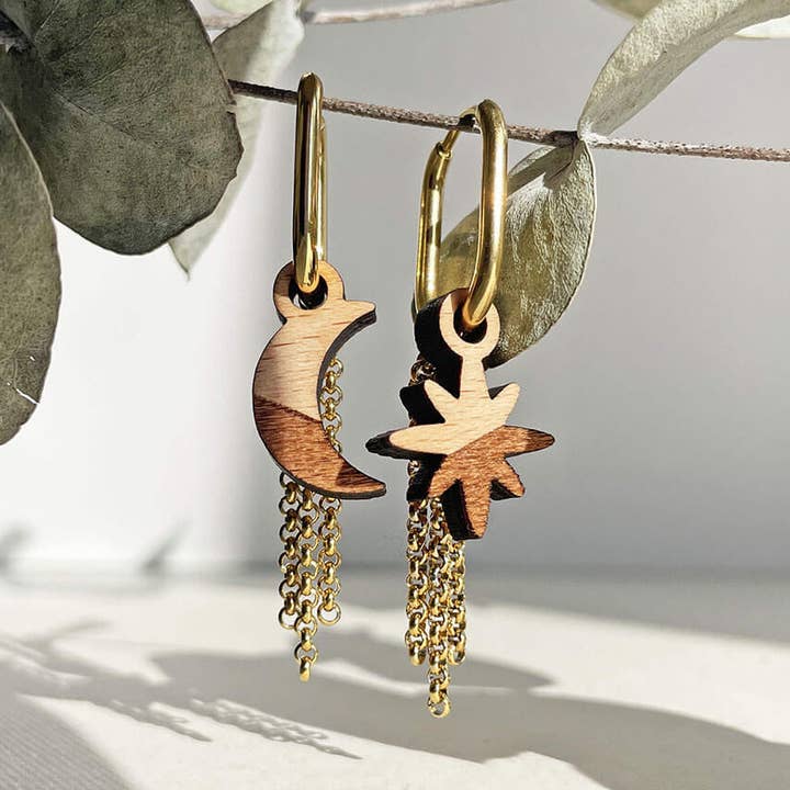 Orecchini Stella con Luna e Stella in legno e acciaio inox per la vendita all'ingrosso da parte di LES BOIS GRAPHIQUES