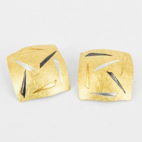 Brincos clip-on em prata banhada a ouro com motivos por atacado de Korczynski Design Jewellery