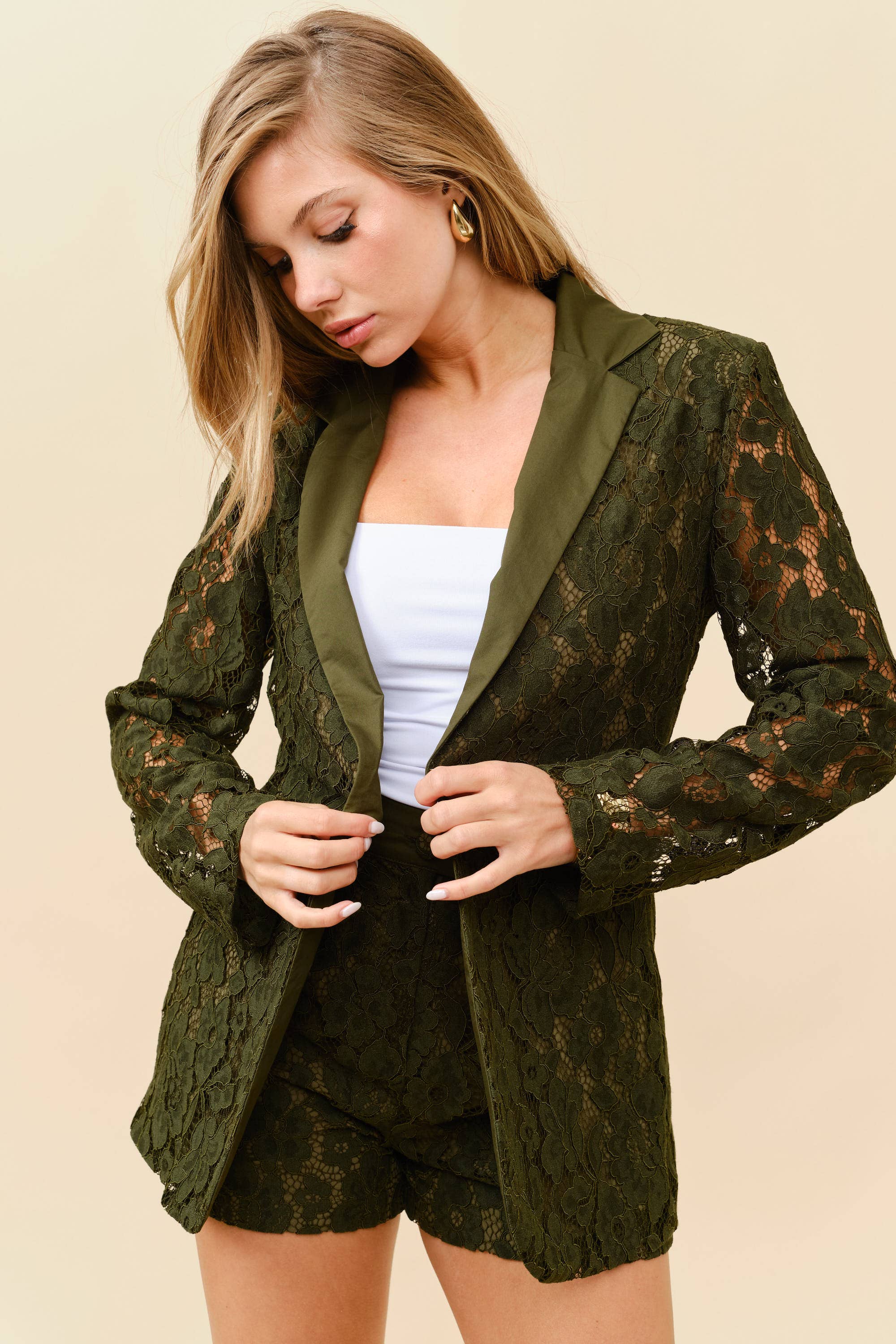 Tea & Cup - Vente Ensemble haut et short (PAS d'intérieur) - Femme - Ensemble blazer ajusté et short en dentelle florale