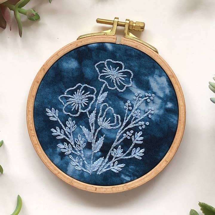 Cyanotype Florals - Blomsterbroderisæt til begyndere for engroshandel hos MCreativeJ