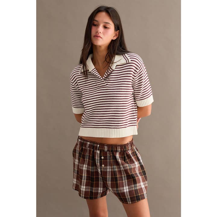 Top in maglia a maniche corte con colletto a righe per la vendita all'ingrosso da parte di Double Zero