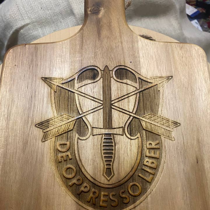 Treasure All Moments - Wholesale Snijplank - Special Forces Snijplank Acaciahout | Houten Serveerplank