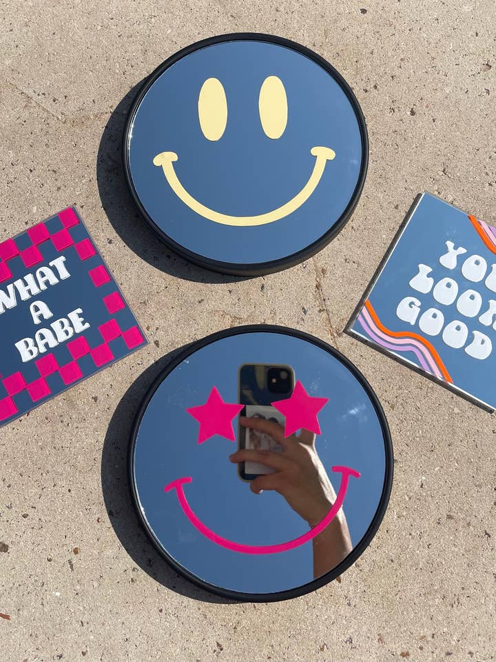 Smiley Face Circle Spiegel für den Großhandel von Prints & Sparkles