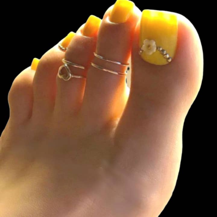 CALIFORNIA TOE RINGS – wholesale Toe ring – Gold Toe Ring, 14k Gold Filled 3 Rings, Gold Toe Rings, Toe Rings Adjustable, Heart Toe Ring, #toerings #toering #goldtoerings Toe Ring