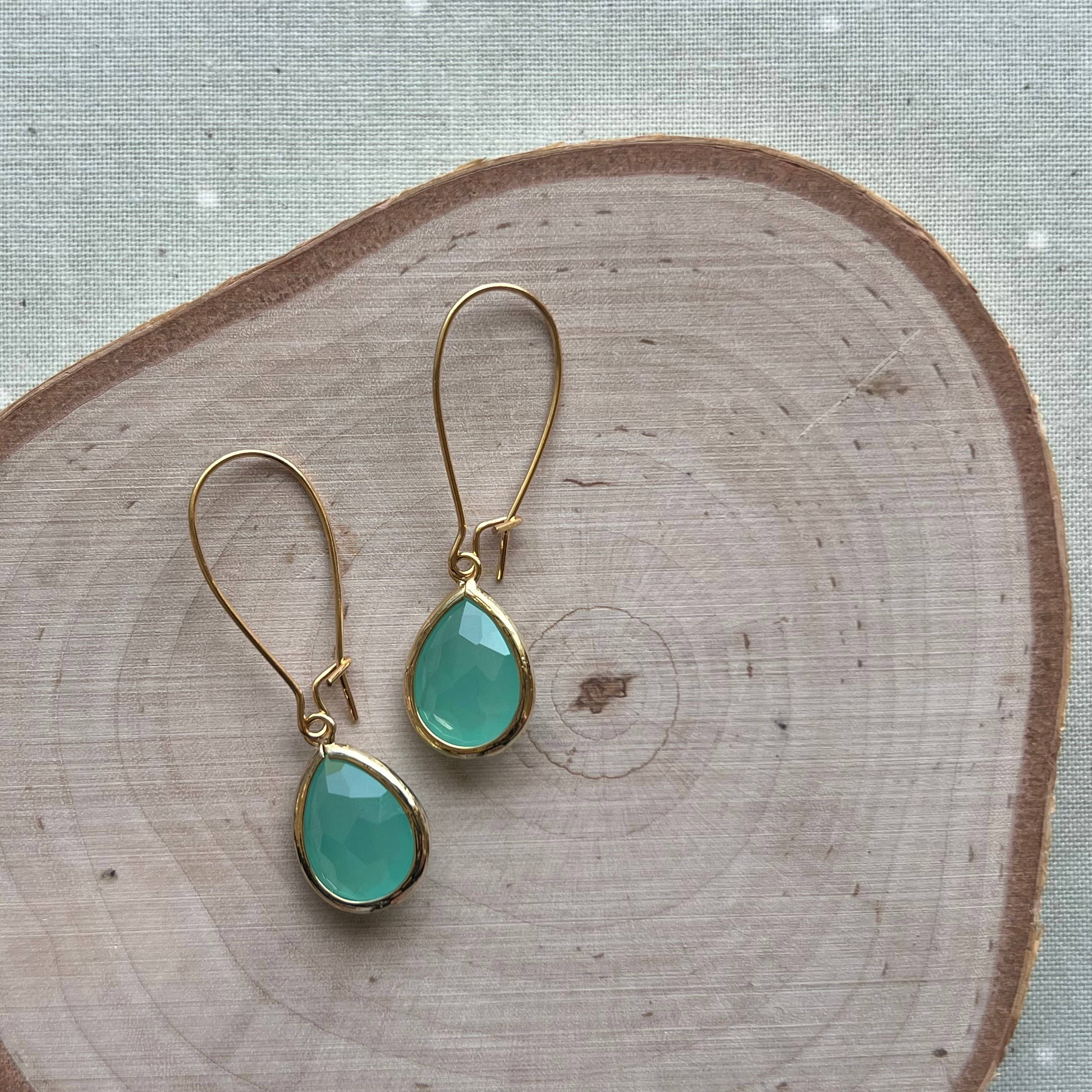 Dana Herbert – wholesale Hängande örhängen – Guld Jane Bezel glas Korta dinglande örhängen7