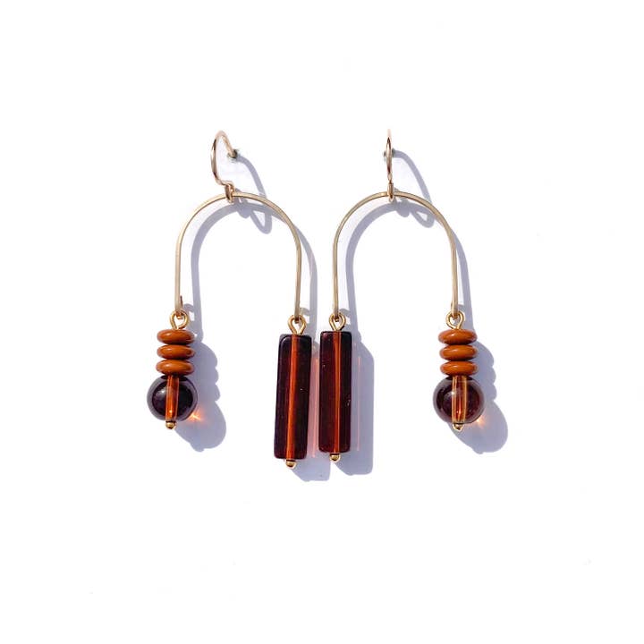 Boucles d'oreilles Swing Composition en Mocha pour la vente par Michelle Starbuck Designs