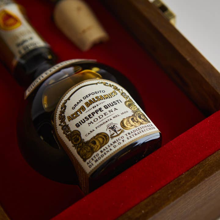 Giusti - Wholesale Vinegar - Traditional Balsamic Vinegar Of Modena - "Extra Vecchio"