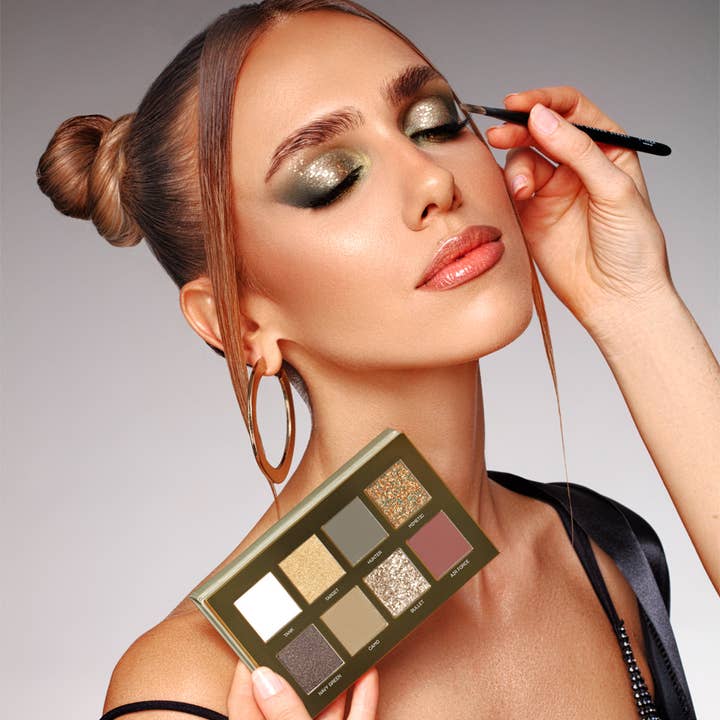 MIA COSMETICS SRL - Venta al por mayor Paleta de sombras de ojos - PALETA DE SOMBRAS DE OJOS VERDE MILITAR