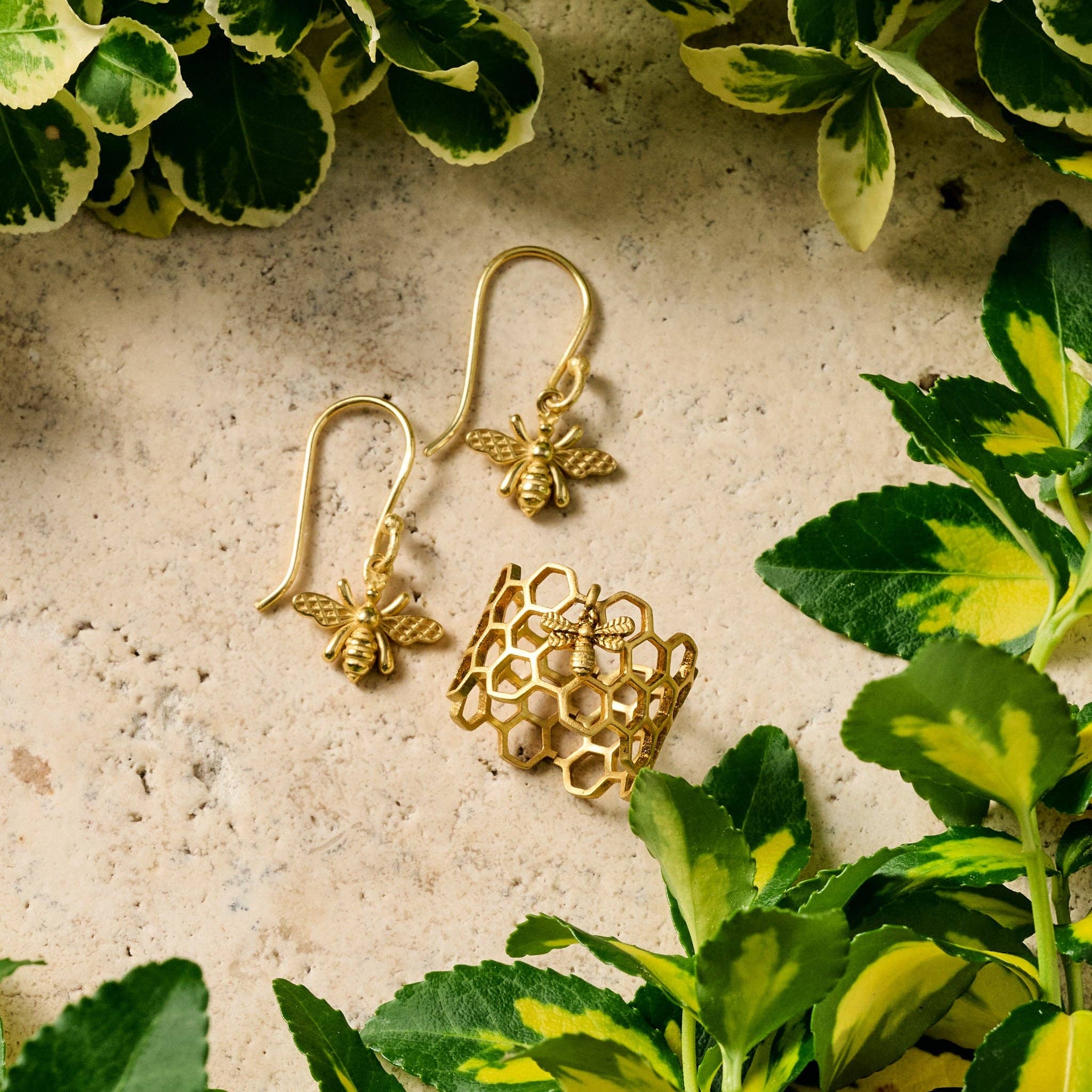 Ten Thousand Villages - Vente Bague de cocktail/de cérémonie - Bague Nid d'Abeille Bee Charmed3