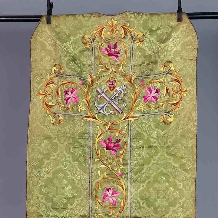 Design antique de croix du Sacré-Cœur catholique vietnamien pour la vente par The Niger Bend