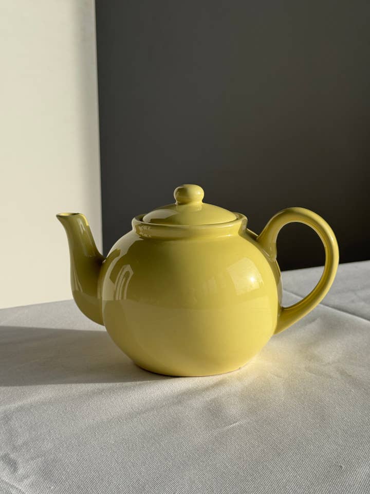 Yellow vintage teapot ball H15.5cm D9cm for wholesale by Office Objets