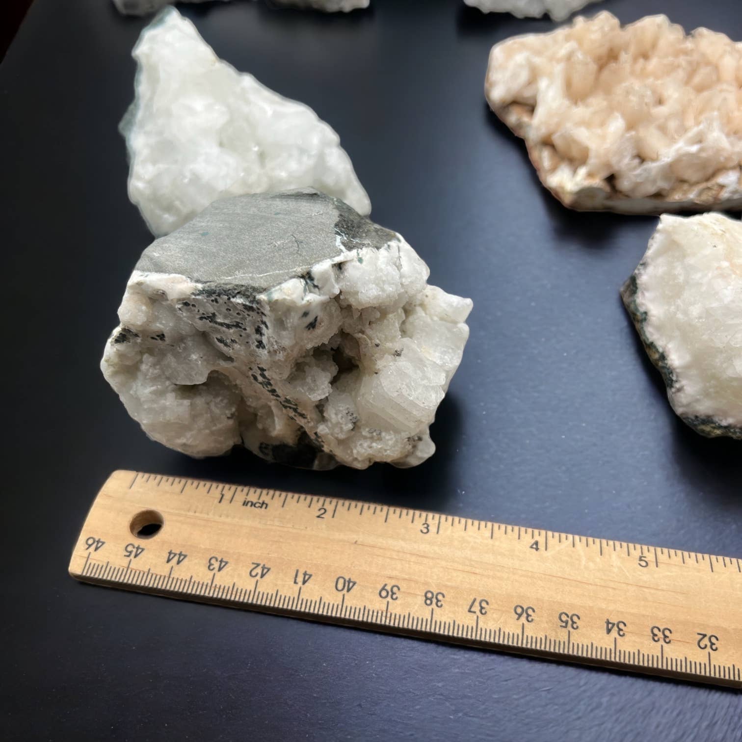 Raj Minerals Inc – wholesale Spiritual stone/crystal – Assorted Crystals Zeolite Flat Large - 6 pcs5