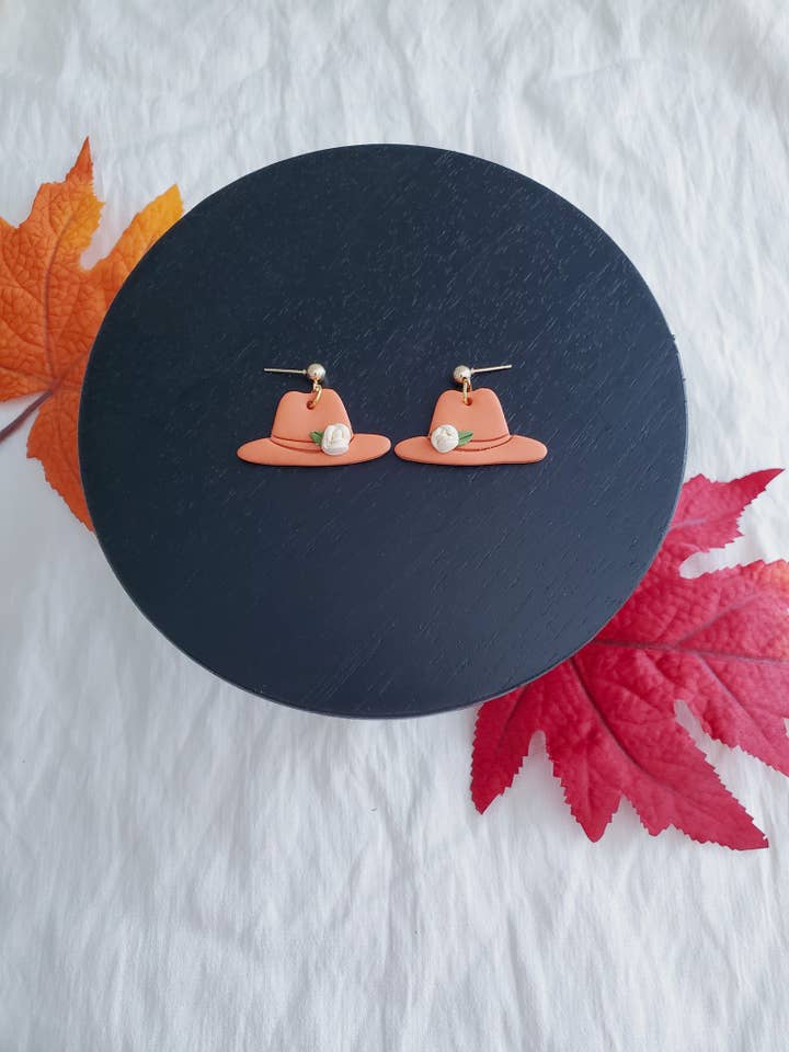Brincos Fedora Laranja com Argila Polímero Rosa por atacado de EmJay Designs