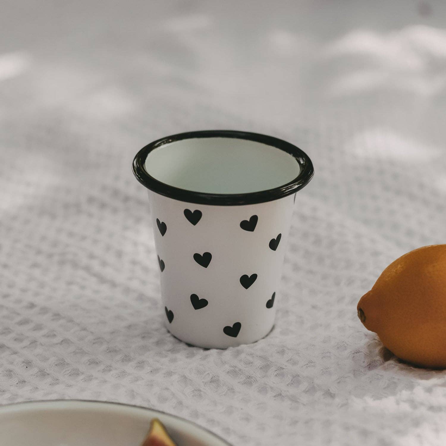 Eulenschnitt - Wholesale Drinking Glass/Cup - Enamel Mug Hearts Pure White (PU = 6 pcs)