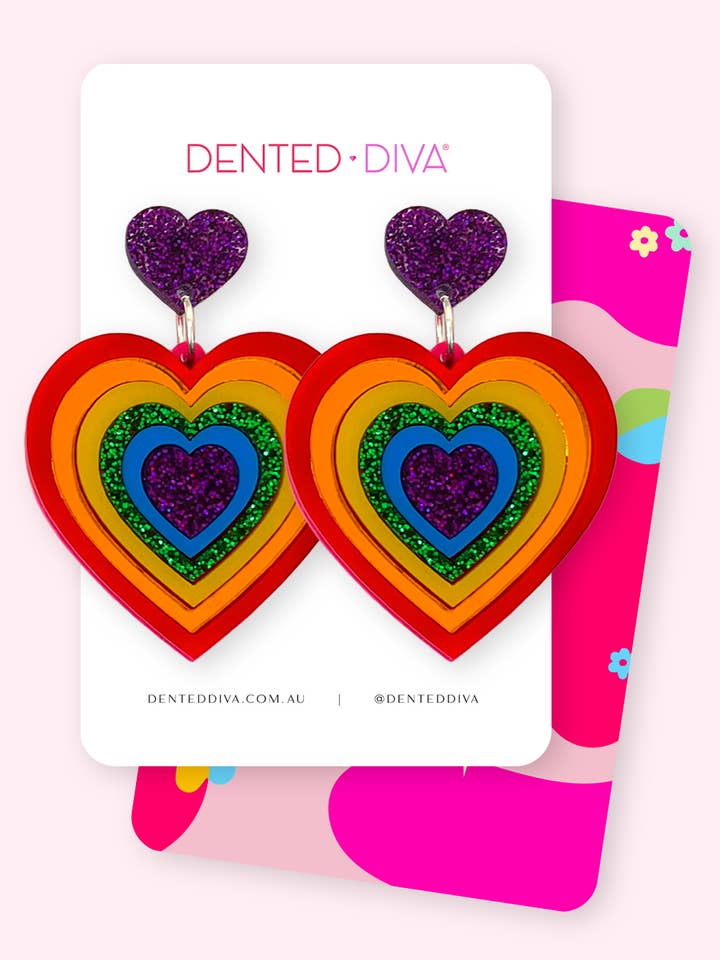 Pendente Pride Love per la vendita all'ingrosso da parte di Dented Diva