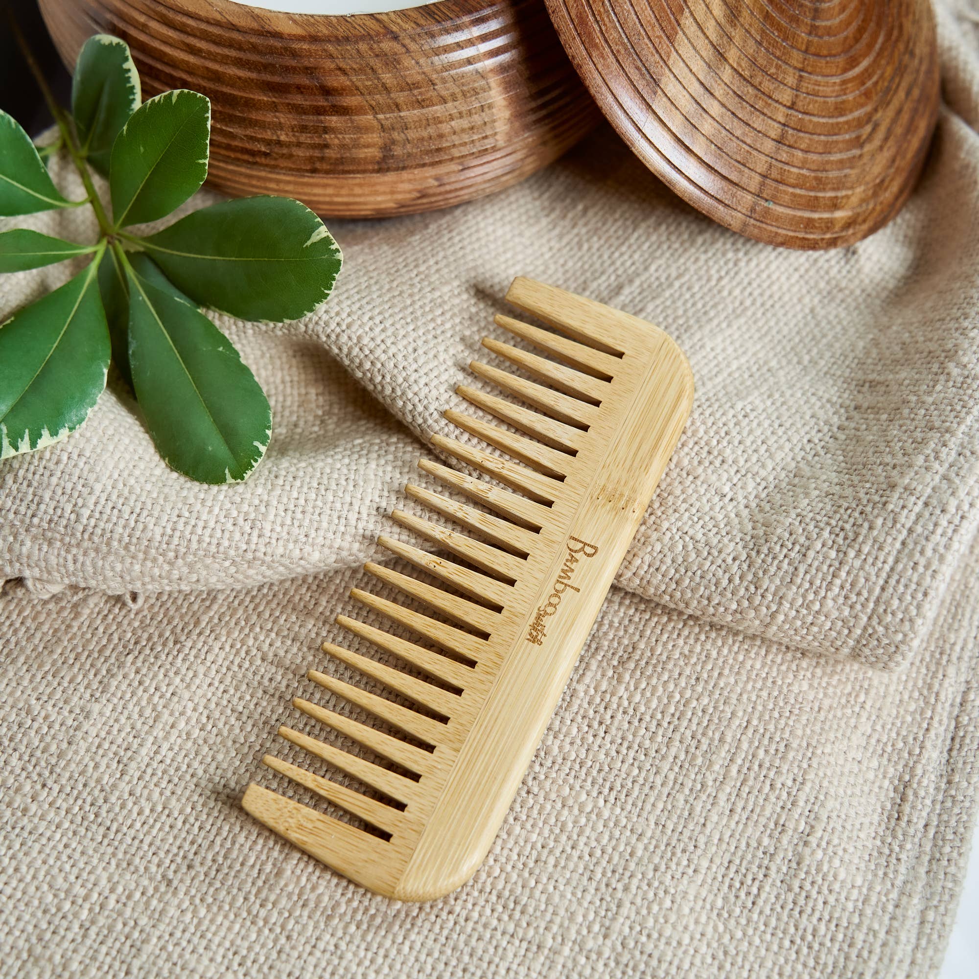 Bamboo Switch – wholesale Hårborste/kam – Pekad Bambu Bredtandad Kam | Julklapp Bestseller1