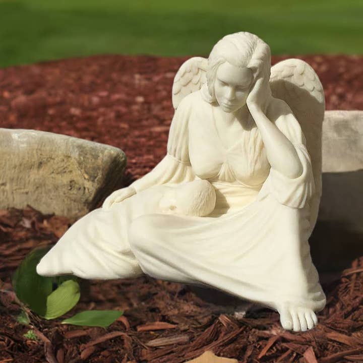 Statue de jardin Ange assis avec enfant, figurine décorative de 12,5 pouces pour la vente par Museum Wholesale Inc