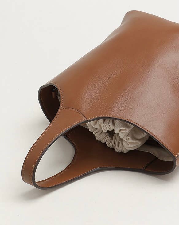 Sook Stainable - Vendita all'ingrosso Tracolla - Donna - Elle - Borsa a Secchiello in Vera Pelle Stile Minimalista4