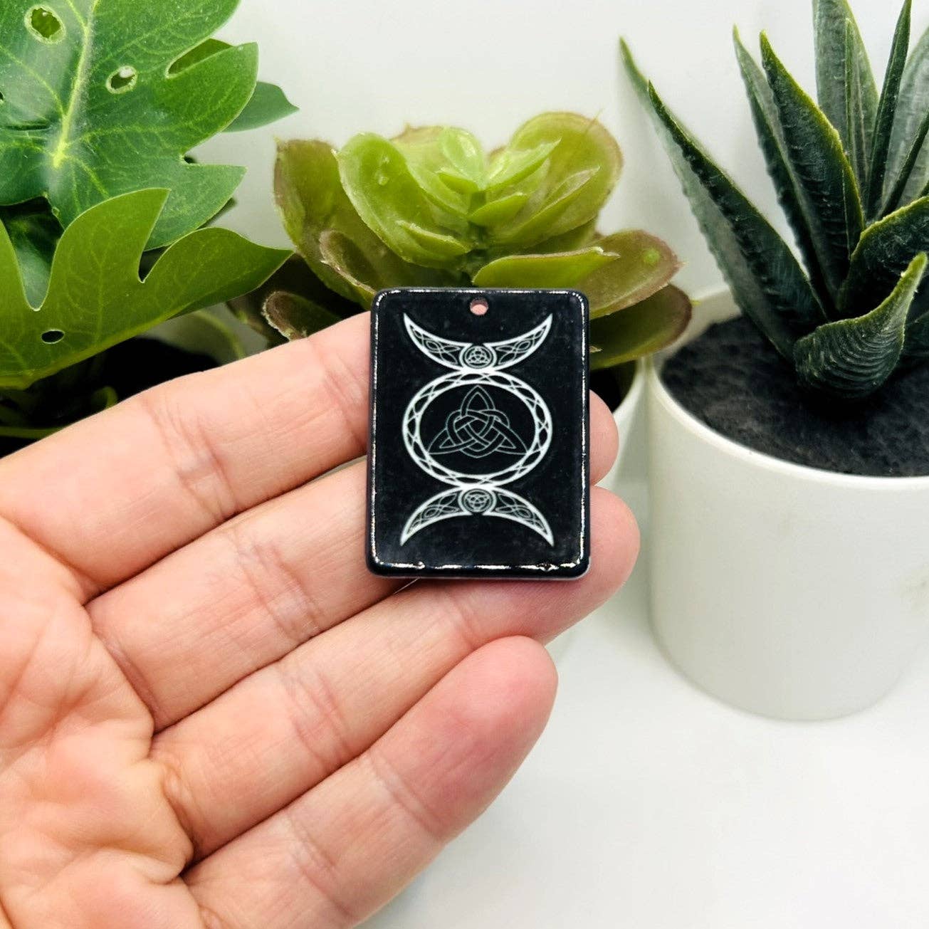 Guerrilla Charm - Wholesale Individual Charm/Pendant - The Fool Black and White Tarot Card Charms, 34x25mm2