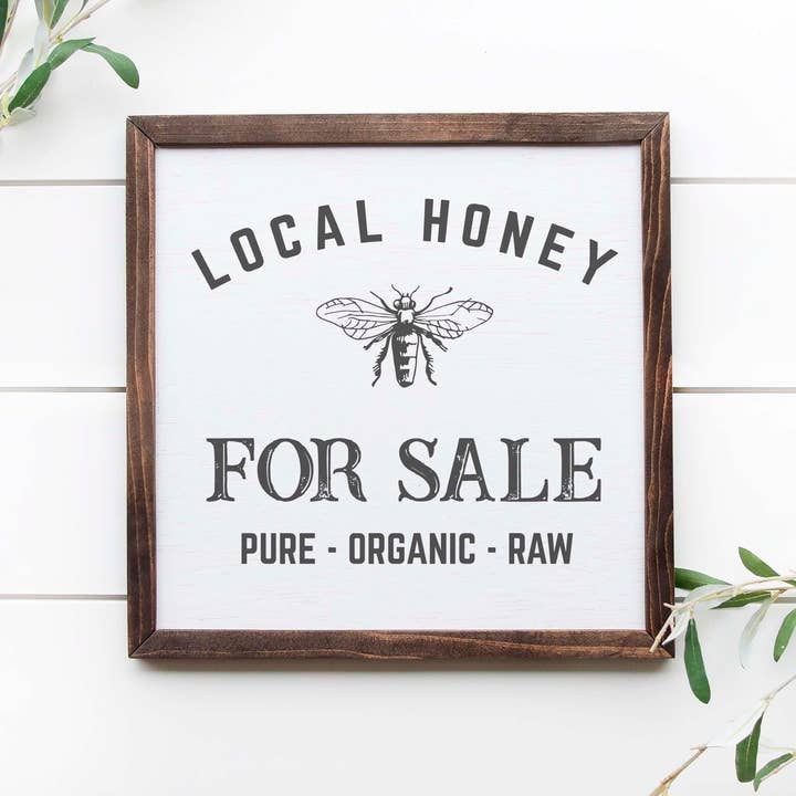Panneau en bois Local Honey For Sale 12x12 Bumble Bee Spring pour la vente par Rising Tide Vintage