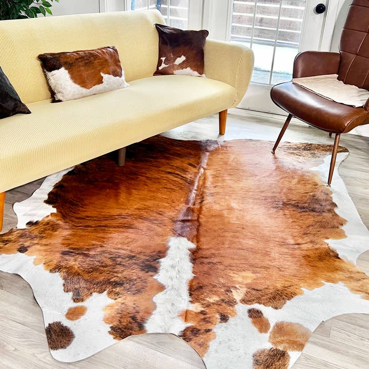 Rodeo - Wholesale Area Rug - Brindle with white belly cowhide rugÂ