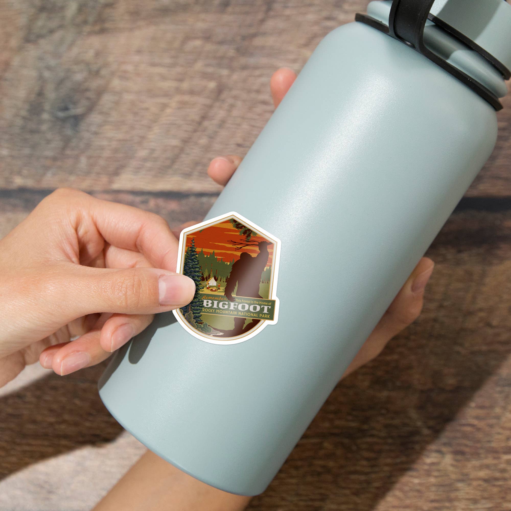 Lantern Press - Vente Autocollant - AUTOCOLLANT : Parc national de Rocky Mountain, Colorado, berceau de Bigfoot1