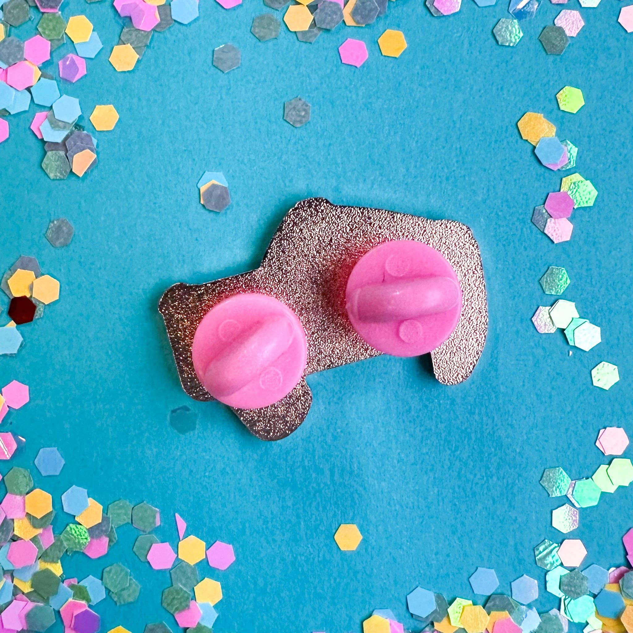 Kitty With A Cupcake - Wholesale Lapel pin/button - Cozy Gamer Enamel Pin3