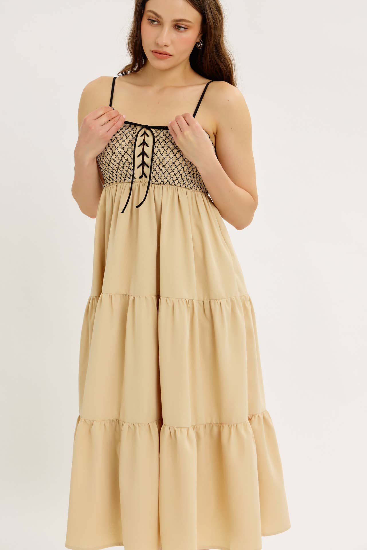 idem ditto - Wholesale Jurk - Dames - OPVALLENDE MIDI JURK MET GESMOKTE CONTRAST EN VLOTTE TOUCH1