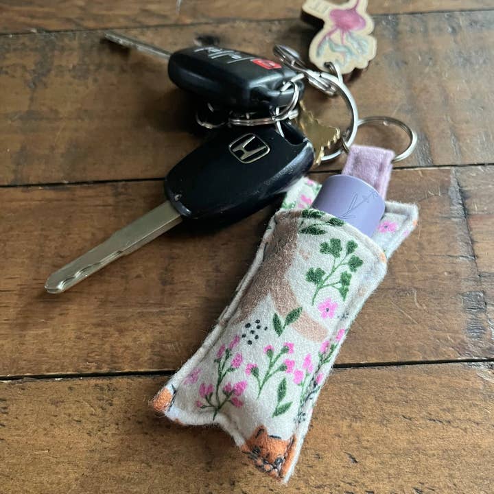 Porte-clés baume à lèvres pour la vente par Planet B, Inc.