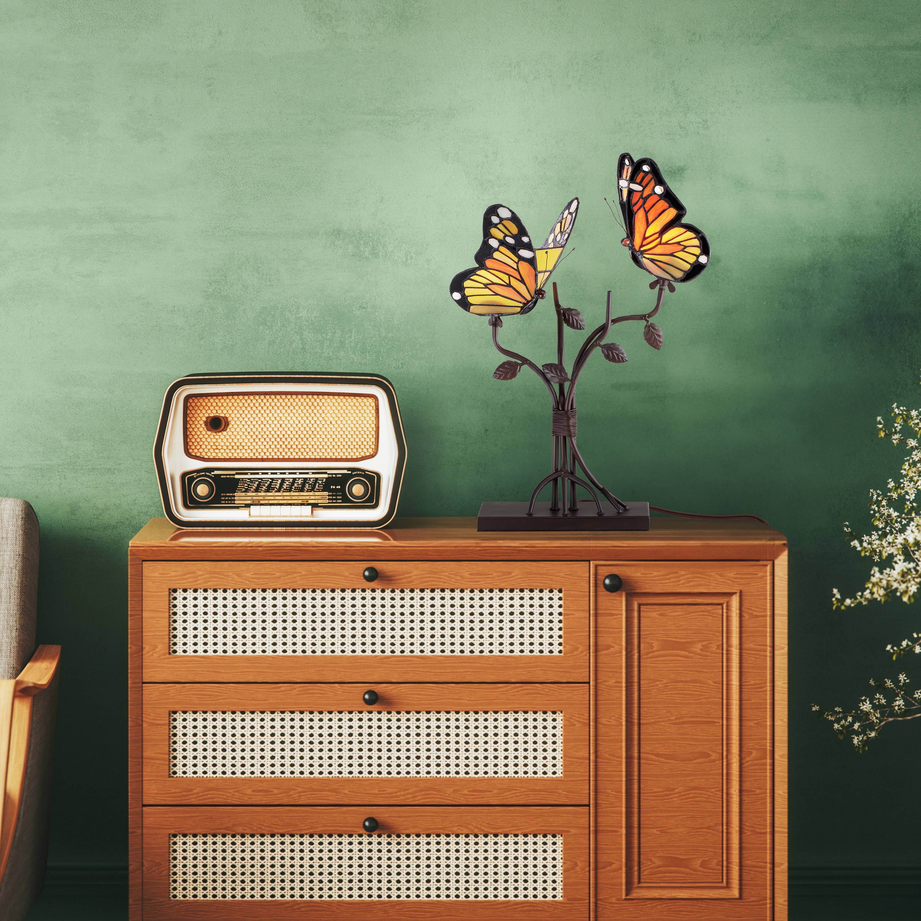 River of Goods - Vente Lampes d'appoint/de bureau - Lampe de table papillon en vitrail Amelia 20,5"H4