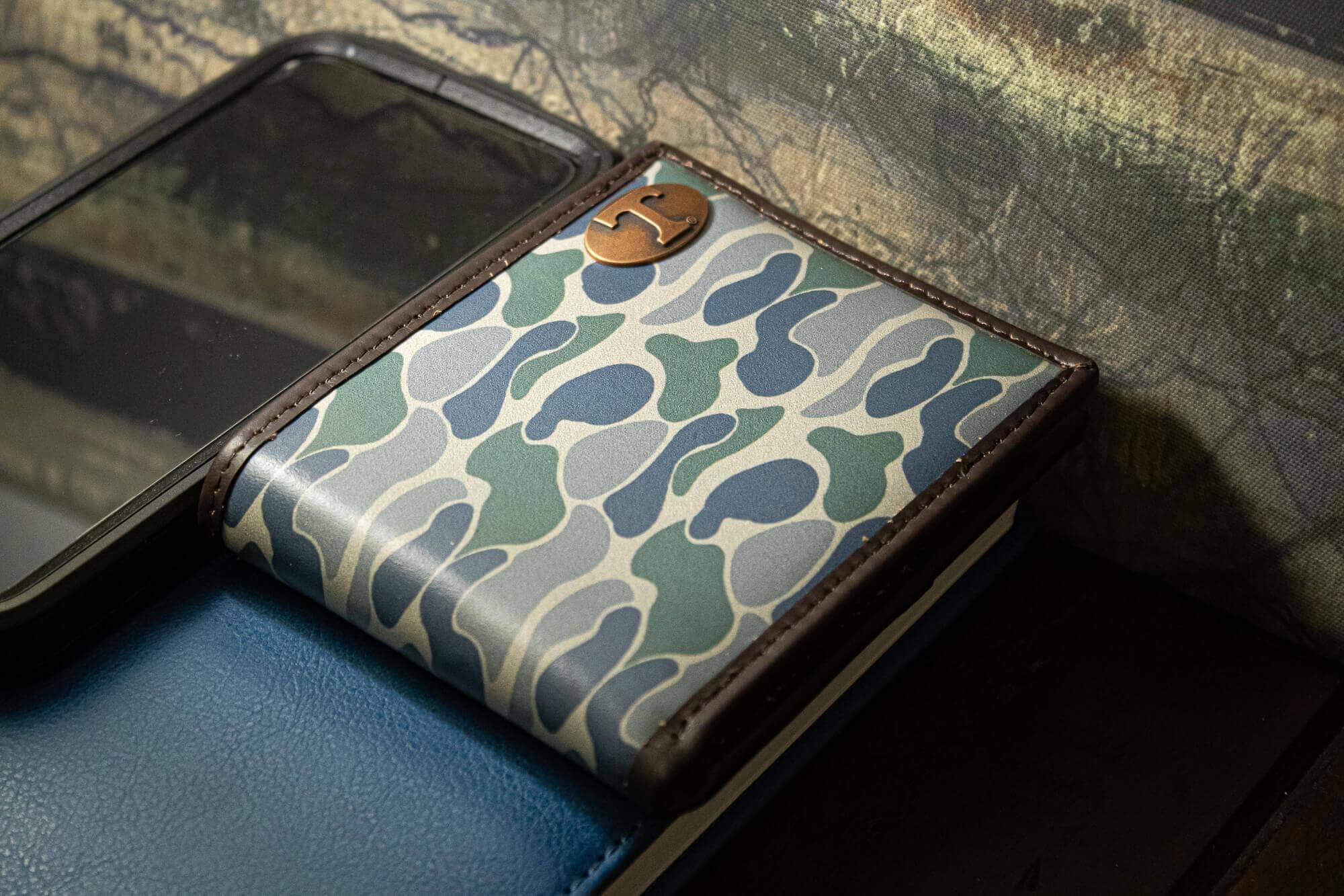 Zep-Pro - Wholesale Wallet - Men's - Tennessee Vols Men's Bifold Old School Camo Leather Wallet.6