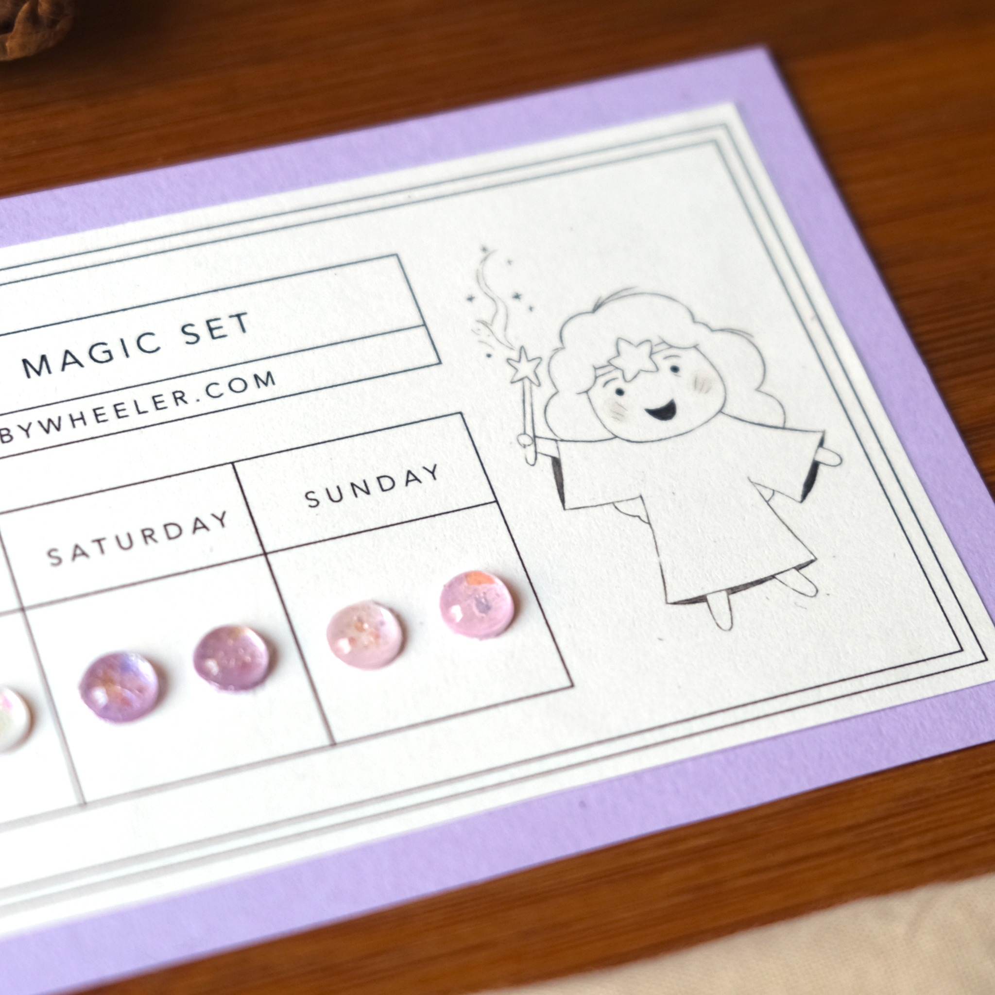 Made by Wheeler - Wholesale Sieradenset - Kawaii Magic plakoorbellen set met 7 kleuren voor elke dag van de week3