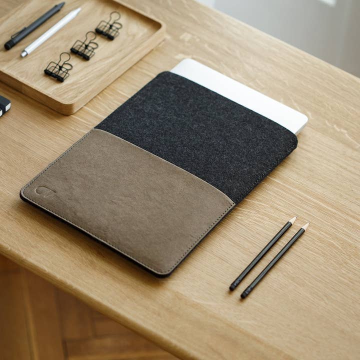 Oakywood - Wholesale Laptop/tablet case – Unisex - Felt MacBook Sleeve6