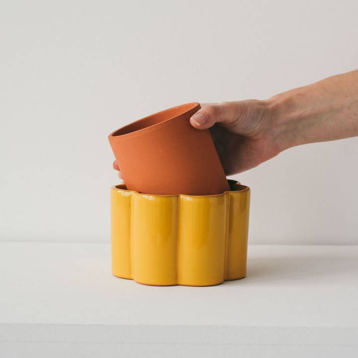 Pepin - Wholesale Plant Pot - Self-watering pot Paula - Mustard yellow