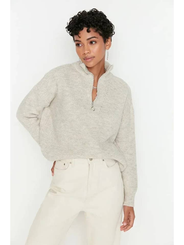 Hoxton Gal – wholesale Knitted jumper – Women′s – Soft-Textured Zip-Up Knit Sweater7