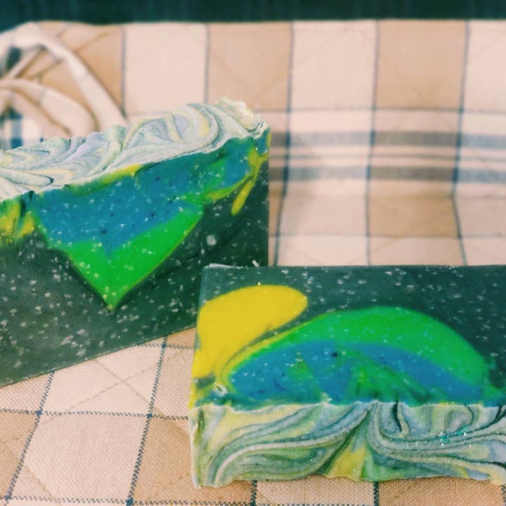 Savon maison Dark Nights pour la vente par Luna Valley Soaps