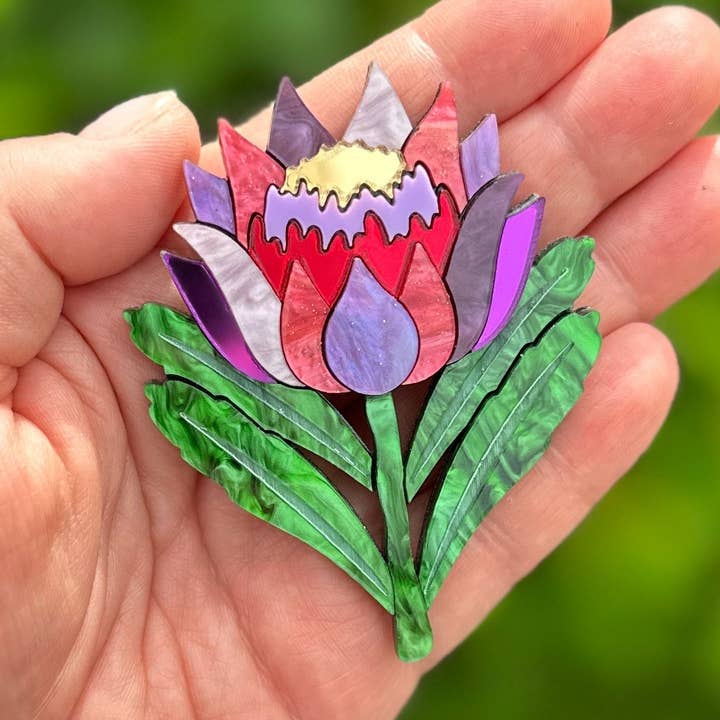 Broche Waratah pour la vente par Foxx & Ginger Jewellery