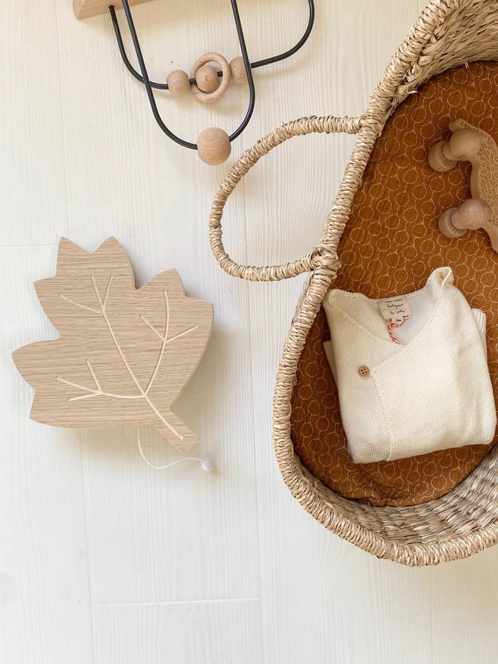 Scatola musicale a forma di foglia per la vendita all'ingrosso da parte di APRIL ELEVEN