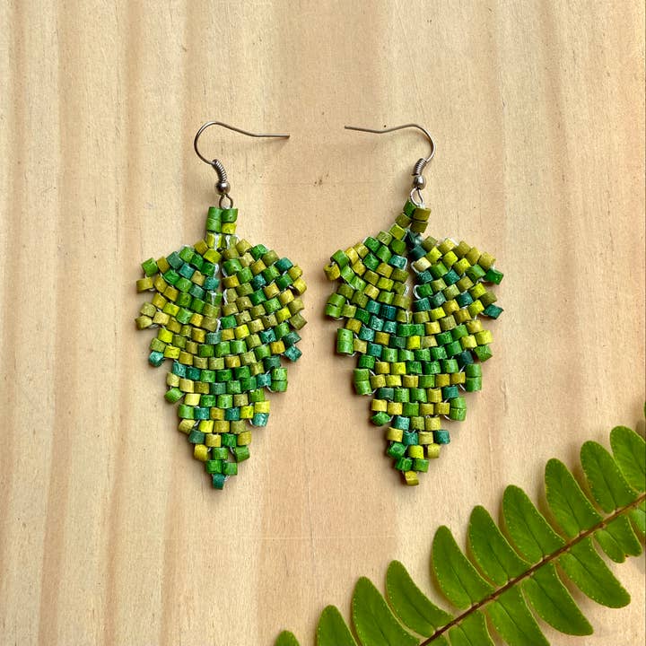 Los Colores de la Tierra - Vente Boucles d'oreilles pendantes - Petites boucles d'oreilles en forme de pointe de flèche perlées - 8 couleurs disponibles