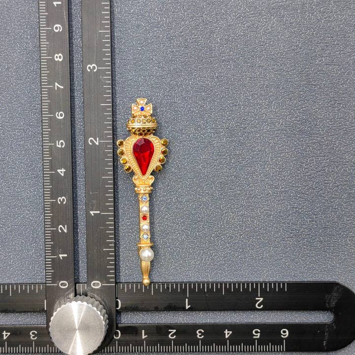 Mio Queena - Venta al por mayor Broches - Broche vintage con forma de varita mágica con diamantes de imitación