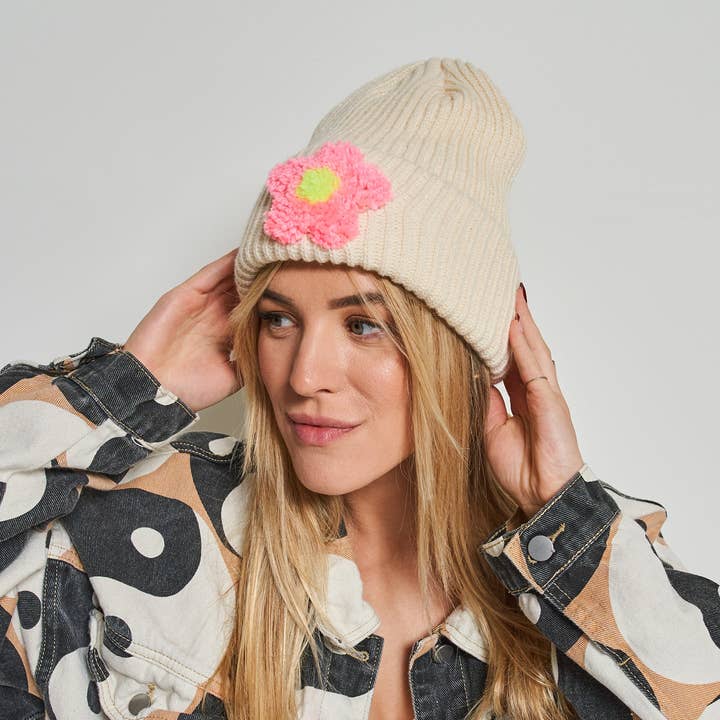 Cremefarbene getuftete Mützen für den Großhandel von Fem World