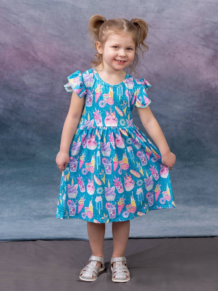Magische Einhorn-Leckereien Milchseide Flatterkleid für den Großhandel von Great Lakes Kids Apparel