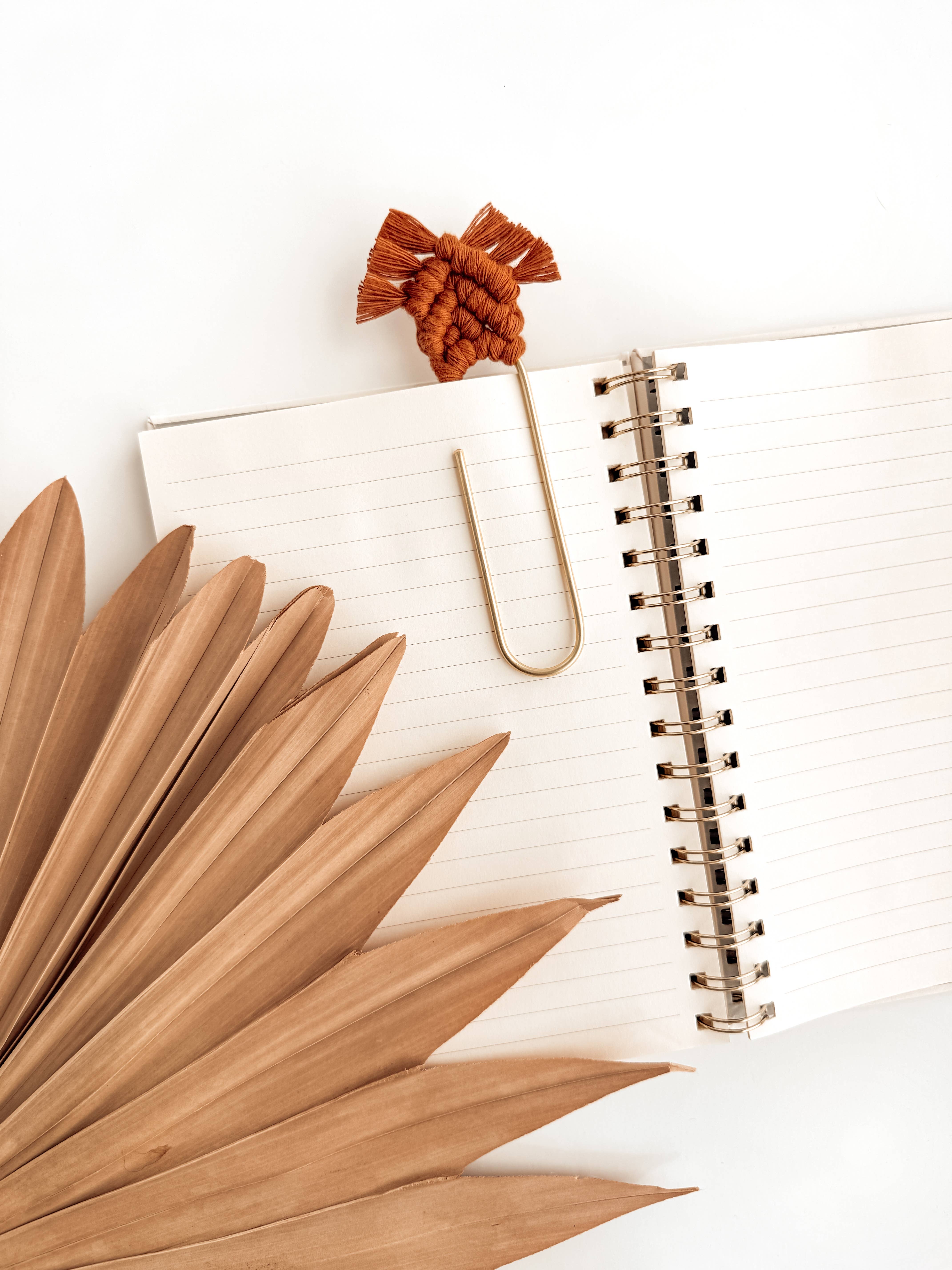 Meraki The Studio Co. - Vente Marque-page - Marque-page macramé | Cadeaux pour lecteurs | Accessoires de livres bohèmes1