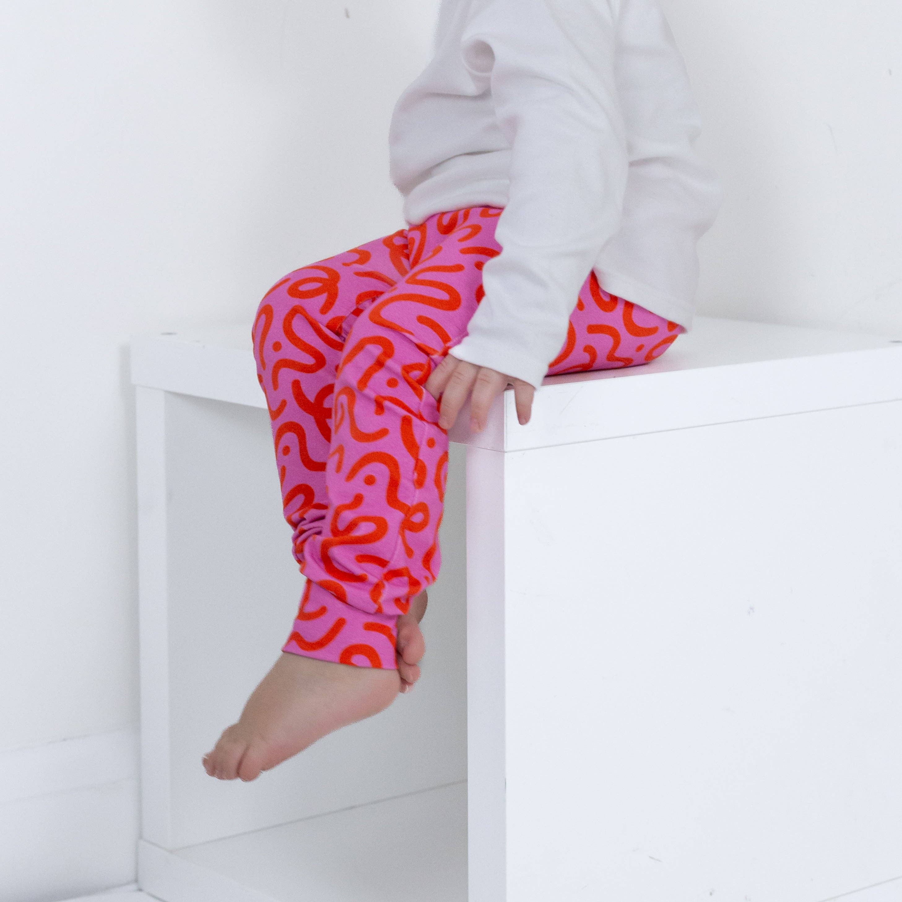Fred & Noah - Wholesale Fashion Leggings - Kids - Pink Squiggle Print Leggings1